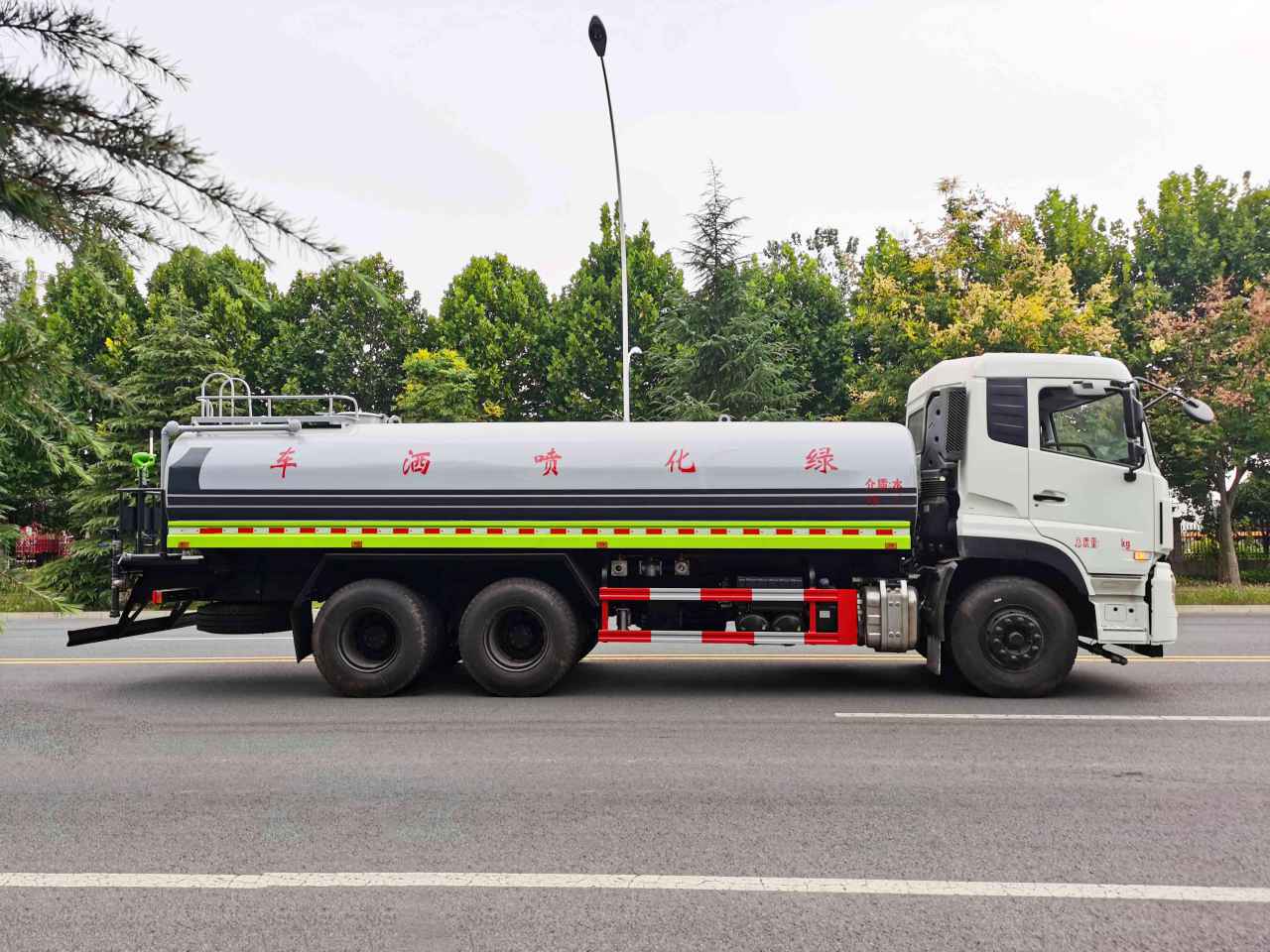 东风天龙18方洒水车