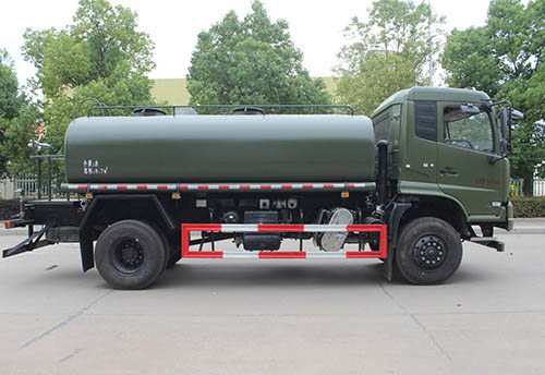 4X4越野洒水车