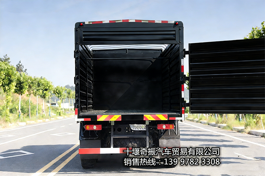 生成图片（车变白） (14).png